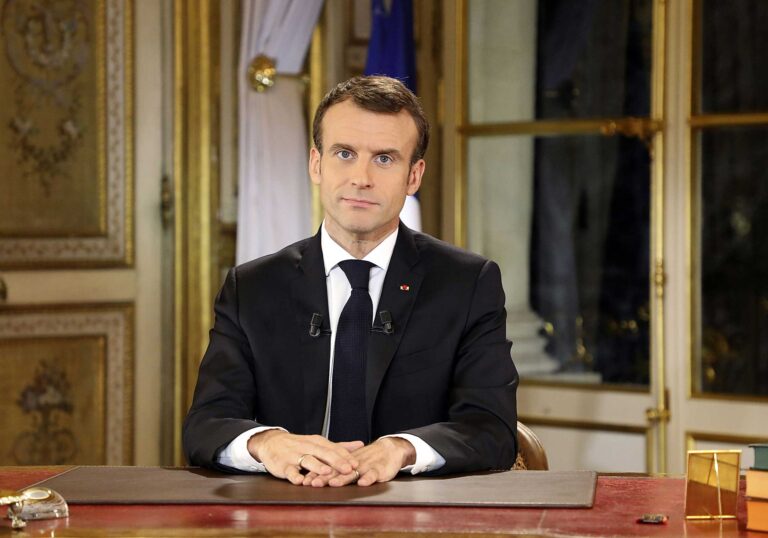 Macron: Las mujeres y niñas de Afganistán deben tener esperanza en el futuro