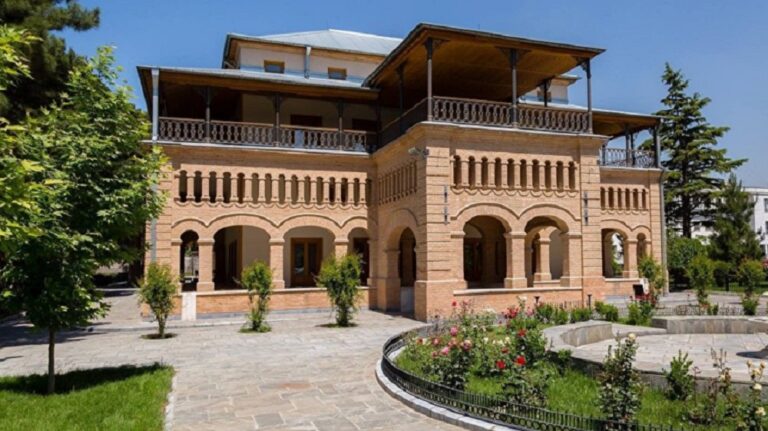 Reducción de tensiones entre los talibanes e Islamabad: los talibanes ascienden a su encargado de negocios en Pakistán al rango de embajador
