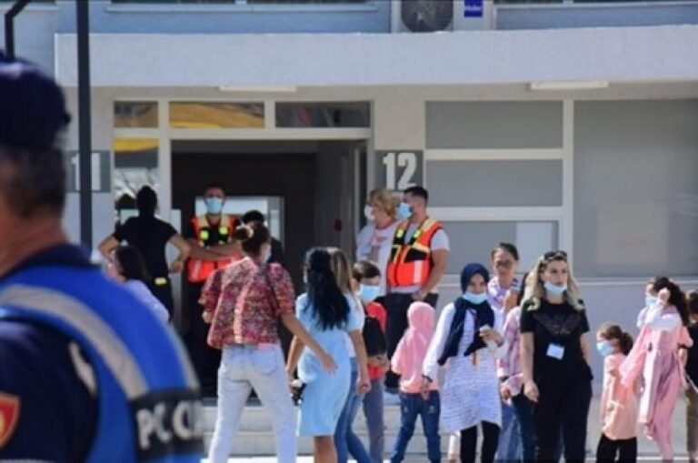 Refugiados afganos en Albania: Nos hemos derrumbado emocionalmente