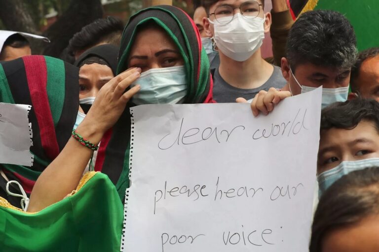 Refugiados afganos en Indonesia protestan por la falta de respuesta a sus solicitudes de asilo Refugiados afganos en Indonesia