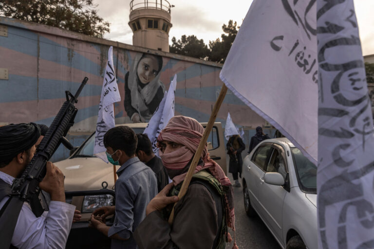 Fox News: Más de 50 fiscales del gobierno anterior de Afganistán están en las cárceles de los talibanes