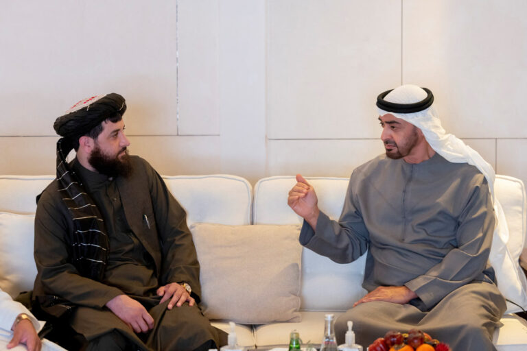 ¿Compiten los Emiratos Árabes Unidos y Qatar por los talibanes?
