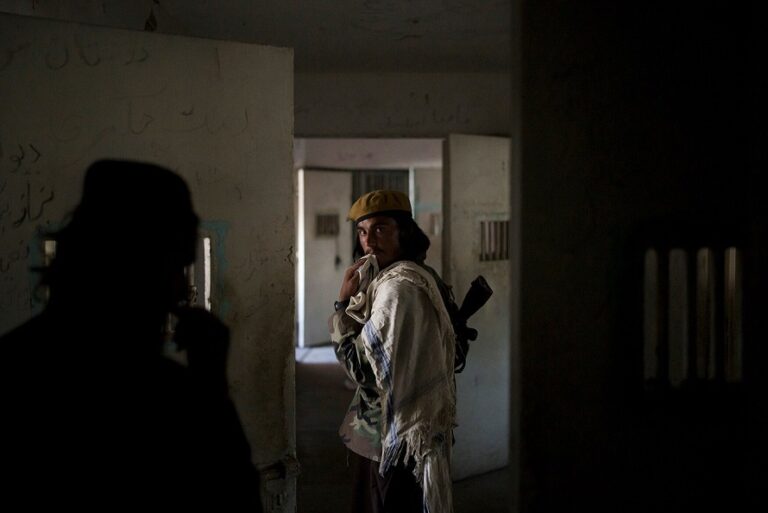Personas liberadas de las cárceles de los talibanes: espionaje o huida del país cárceles taliban