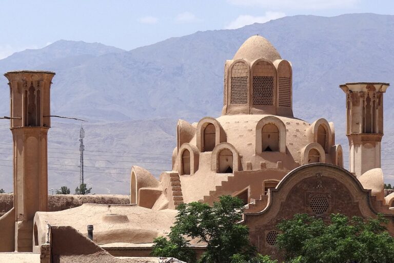 Dos inmigrantes afganos mueren mientras trabajaban en Isfahn, Irán