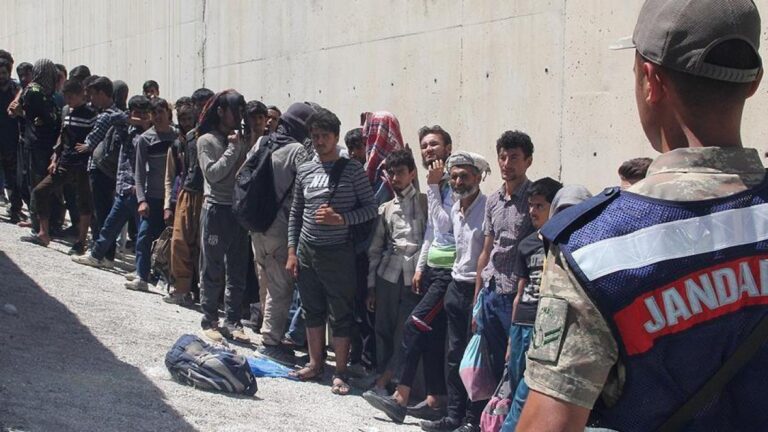 Más de siete mil personas detenidas por Turquía por entrada ilegal