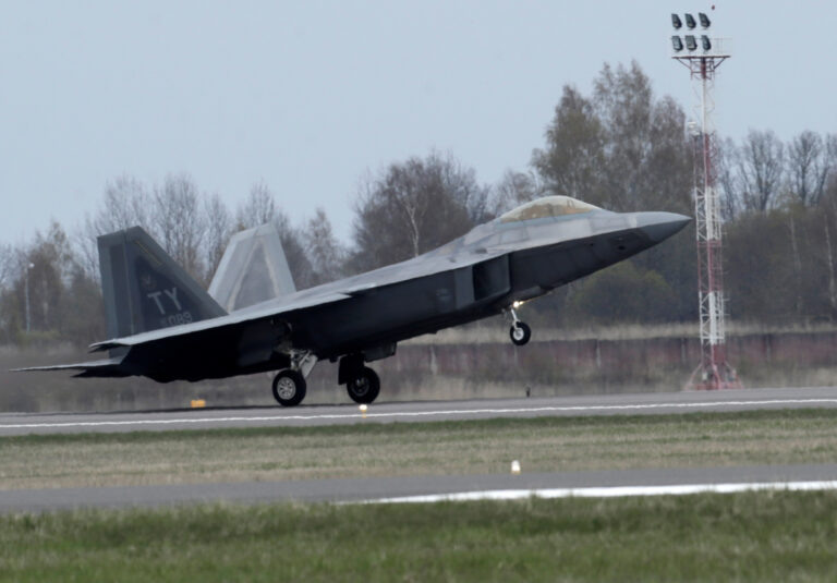 Tensión Irán-Israel; Los cazas F-22 de EE. UU. llegan a Oriente Medio