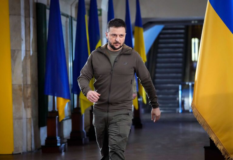 Negociaciones Washington-Kiev; El presidente de Ucrania llega a Arabia Saudita