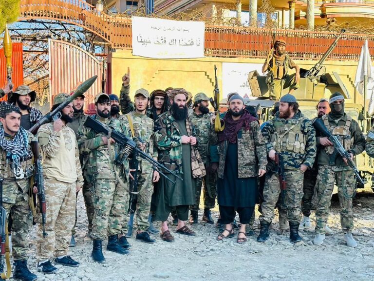 Talibanes desarman y encarcelan a Abdul Hamid Khorasani y su grupo