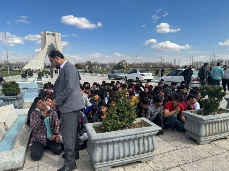 La policía de Teherán arresta a 46 inmigrantes afganos
