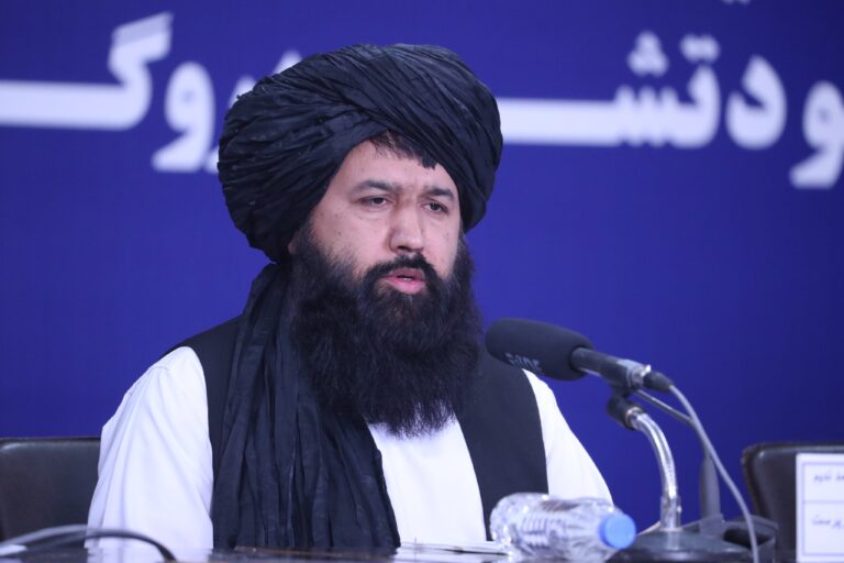 Ministro de Educación Superior talibán: No es necesario que los estudiantes se conviertan en talibanes