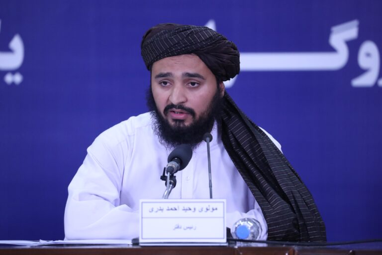 Oficina de los talibanes: En un año se han importado más de 128,000 toneladas de combustible de mala calidad a Afganistán