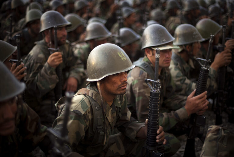 ¿Está Irán intentando reclutar a exmilitares afganos para la División Fatemiyoun?