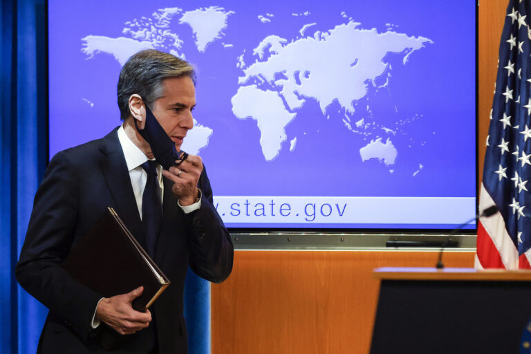 El gobierno de Biden califica el acuerdo entre los talibanes y Estados Unidos de “defectuoso”