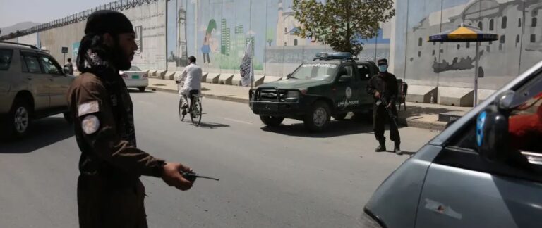 Ataque mortal de ISIS; los talibanes inspeccionaron casas en el distrito seis de Kabul