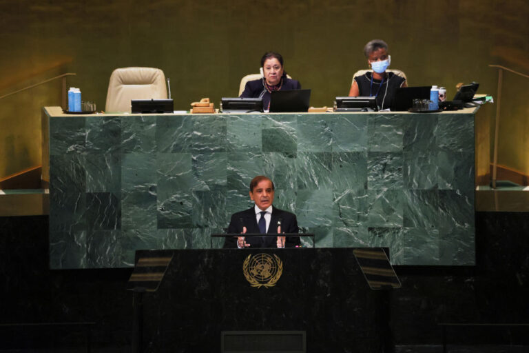 Primer Ministro de Pakistán: Los talibanes deben respetar los derechos humanos, especialmente los derechos de las mujeres