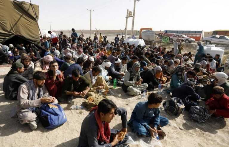 Retorno de más de dos millones de migrantes desde Irán y Pakistán en dos años