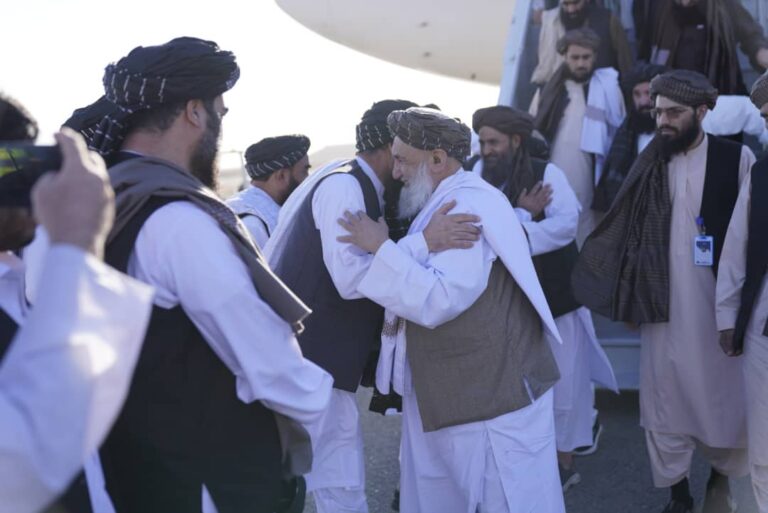 El primer ministro talibán llega a Turkmenistán