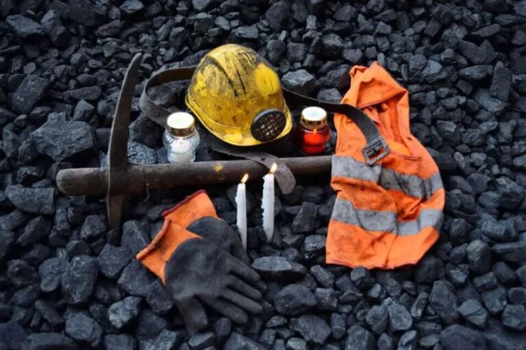 Los cuerpos de 4 trabajadores afganos fueron trasladados desde una mina de carbón en Baluchistán a Kandahar