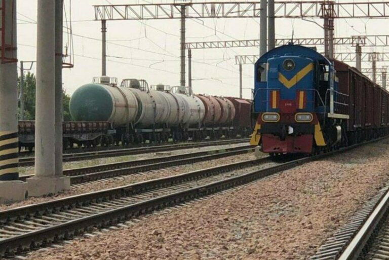 Talibán: Más de 347 mil toneladas métricas de mercancías transportadas por ferrocarril en un mes