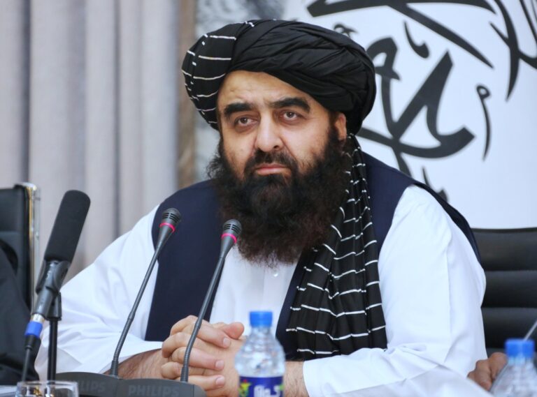El ministro de Relaciones Exteriores de los talibanes viajó a Irán