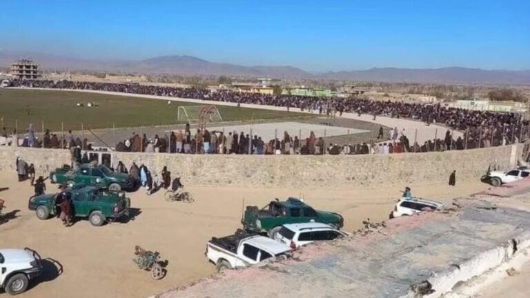 Castigo público de los talibanes; 17 personas fueron azotadas en Khost