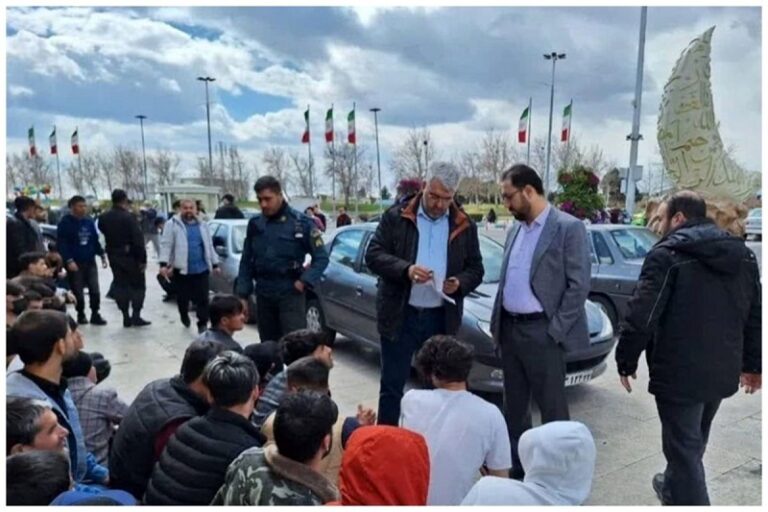 Un funcionario talibán al embajador de Irán: Estamos decididos a repatriar a los migrantes