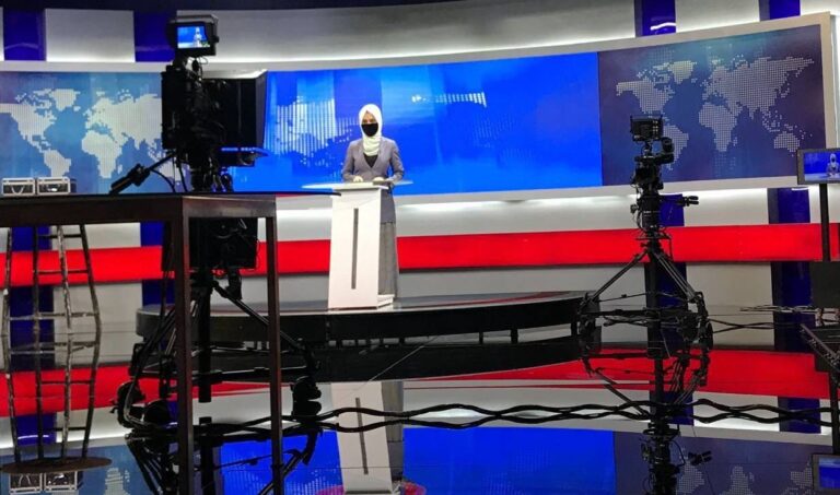 Ultimátum de dos meses de los talibanes a las televisiones privadas; conviertan sus emisiones a audio