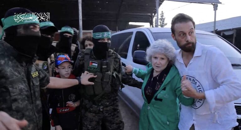¿Qué pasó con los rehenes israelíes un año después de los ataques de Hamás del 7 de octubre?