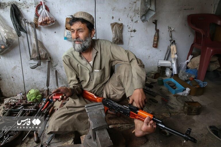 ¿Qué sabemos sobre el tráfico de armas estadounidenses en los mercados negros de Afganistán y Pakistán? arma