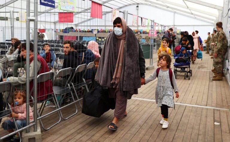 Alemania tras varios meses de pausa, ha trasladado a 200 refugiados afganos desde Pakistán