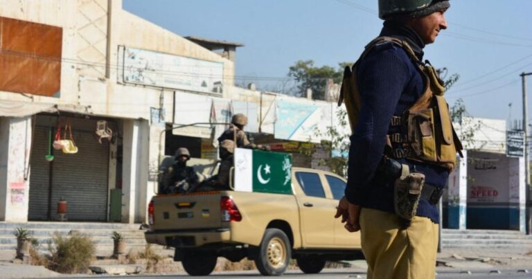 Atentado suicida contra las fuerzas de seguridad de Pakistán en Khyber Pakhtunkhwa