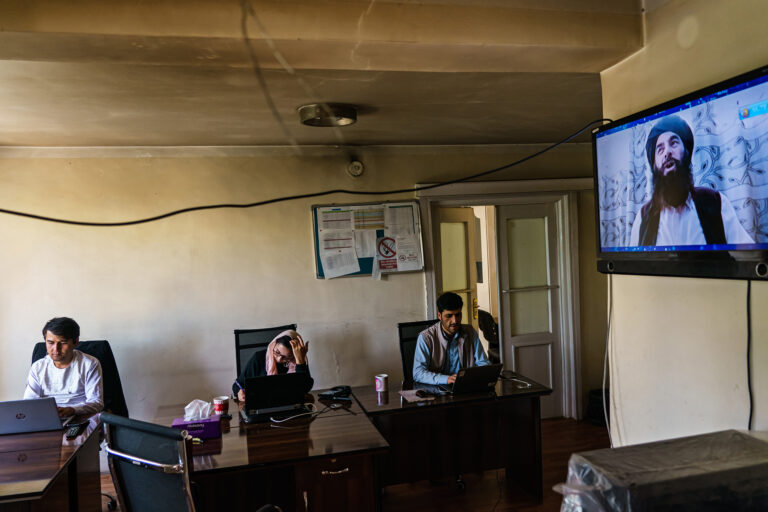 Las autoridades locales talibanas en Herat han prohibido las entrevistas en video con los medios