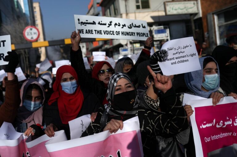 Represión contra las mujeres; Un grupo de mujeres pide solidaridad global contra los talibanes