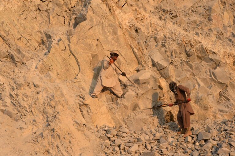 16 Áreas Minerales Puestas en Licitación por los Talibanes para Explotación