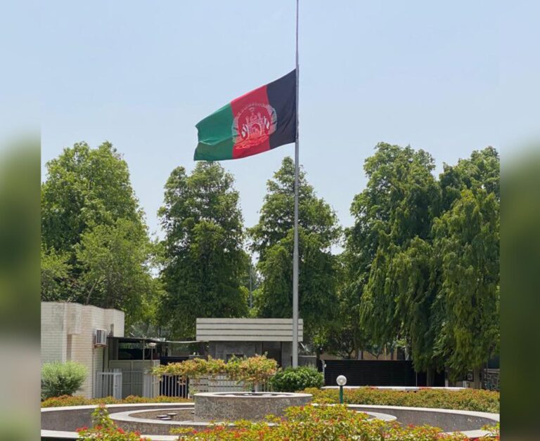 Entrega de la Embajada de Afganistán en India a los talibanes; tres diplomáticos nombrados
