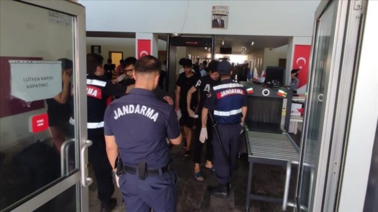 Detención de 46 migrantes pakistaníes y afganos por la policía turca