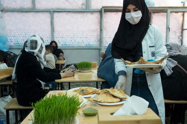 Los talibanes cierran cafeterías exclusivas para mujeres en la provincia de Herat