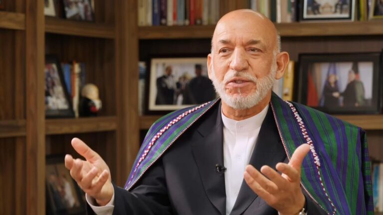 Karzai: Los talibanes deben “inmediatamente” revocar la prohibición de educación para niñas en centros médicos