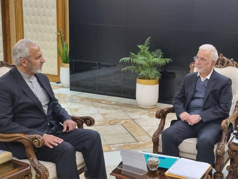 Autoridades iraníes enfatizan el desarrollo de relaciones y cooperación con los talibanes