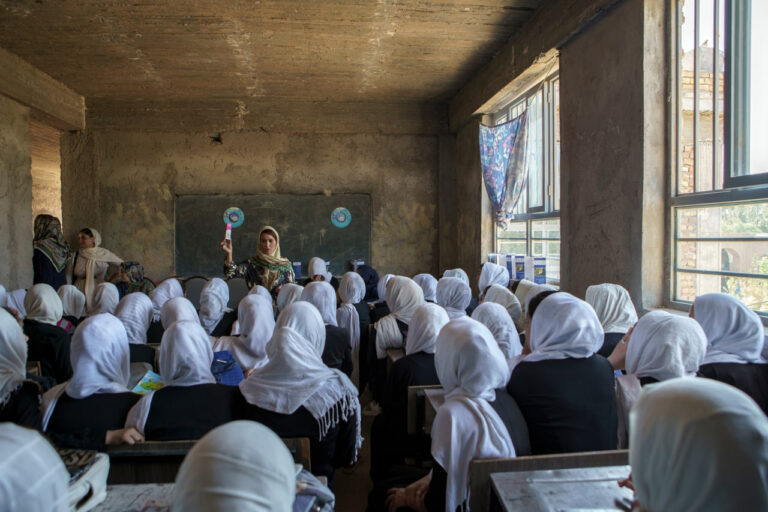 Catar y EE.UU. aportan 50 millones de dólares para la educación en Afganistán