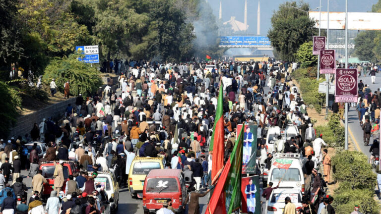 Embajada de los talibanes en Islamabad: Los migrantes afganos no estuvieron involucrados en las recientes protestas en Pakistán