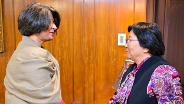 Diálogo entre la Jefa de la UNAMA y la Viceministra de Relaciones Exteriores de Pakistán sobre Afganistán
