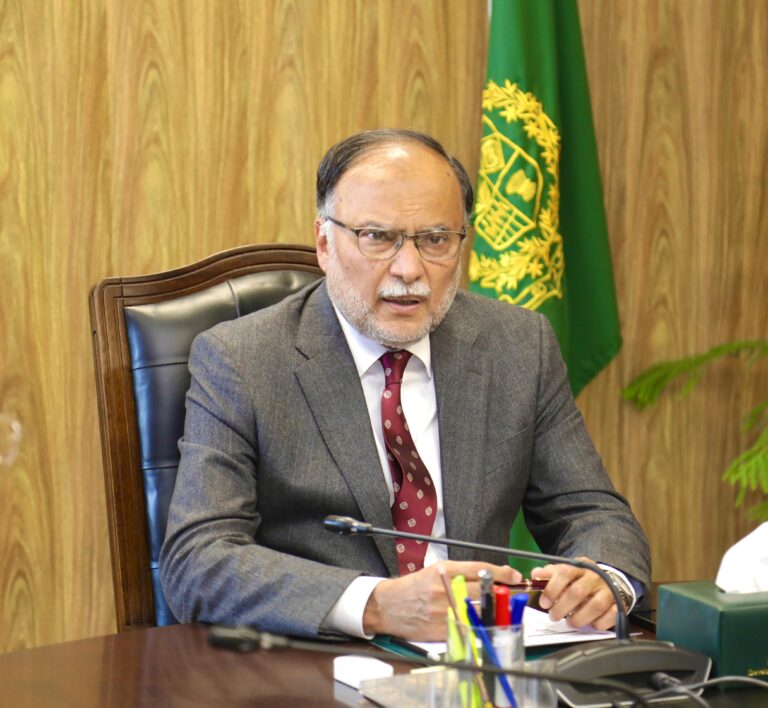 Ministro pakistaní: Los talibanes son responsables de prevenir el uso del territorio afgano contra otros países