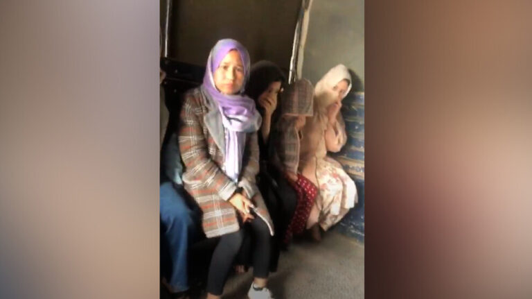 Aumento de la expulsión de mujeres y niños refugiados de Pakistán