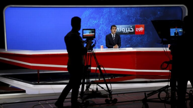 Los talibanes prohíben la emisión de programas políticos en los medios afganos
