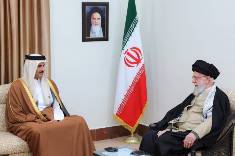 Visita del Emir de Catar a Irán; los líderes de ambos países enfatizan la expansión de relaciones