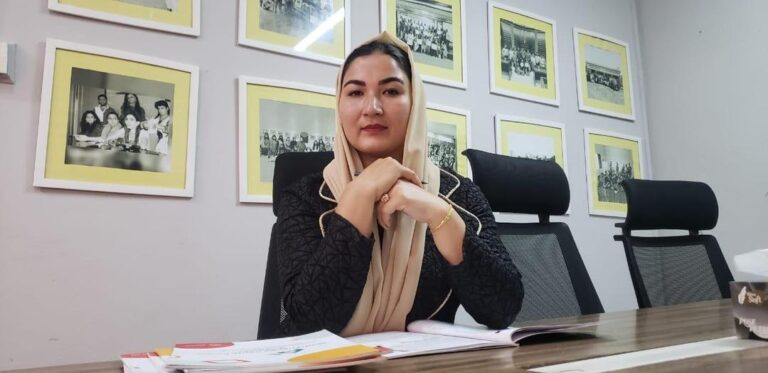 La policía de Pakistán arresta a una activista afgana por los derechos de las mujeres