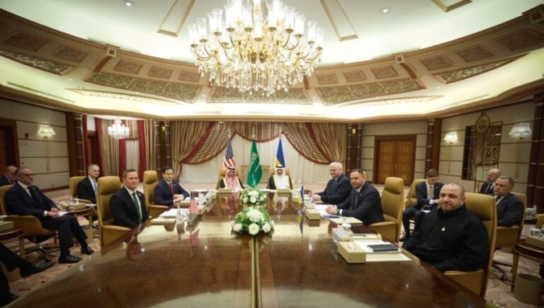 Negociaciones en Riad: Ucrania aceptó un alto el fuego de 30 días con Rusia