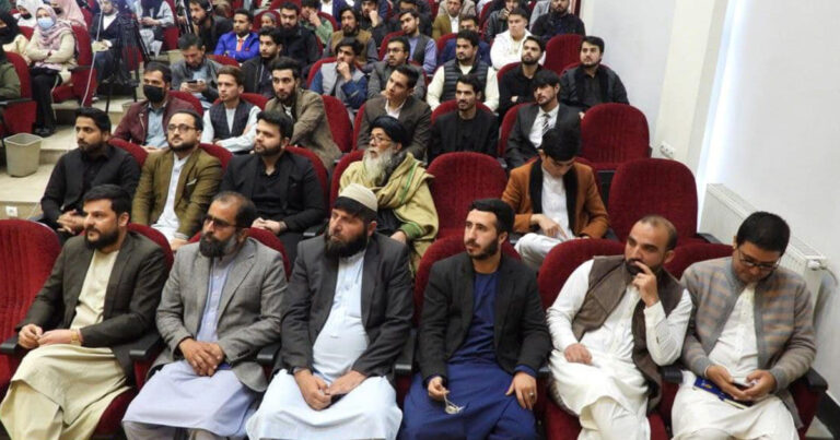 Periodistas de Kabul expresan preocupación por la falta de acceso a la información