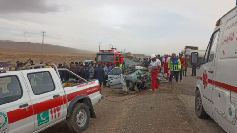 Accidente de un vehículo que transportaba migrantes afganos en Irán deja 14 muertos y heridos